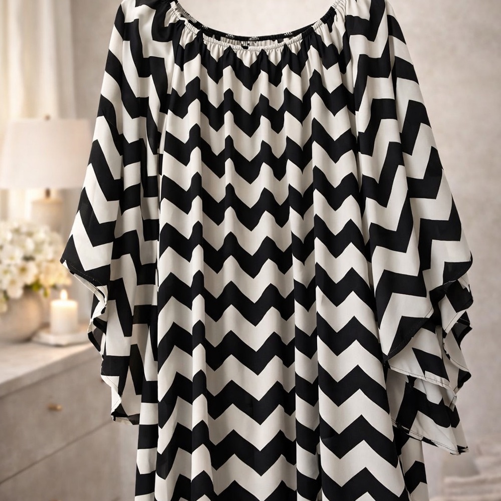 🖤🤍 Chic Black & White Chevron Blouse – Effortless Statement Style 🤍🖤